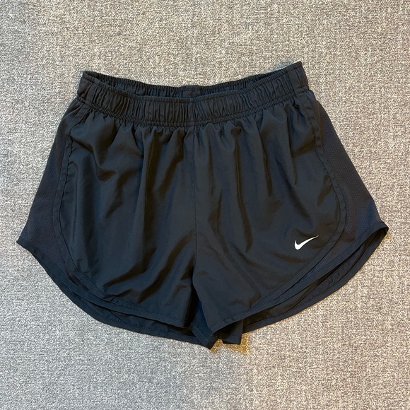 Nike Women's Equilibrium Modern Tempo Running Short, Black, size M - Picture 1 of 4